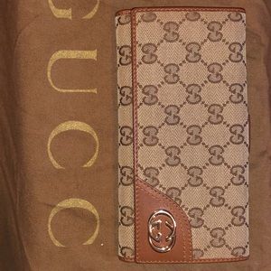 Gucci wallet w/gold GG